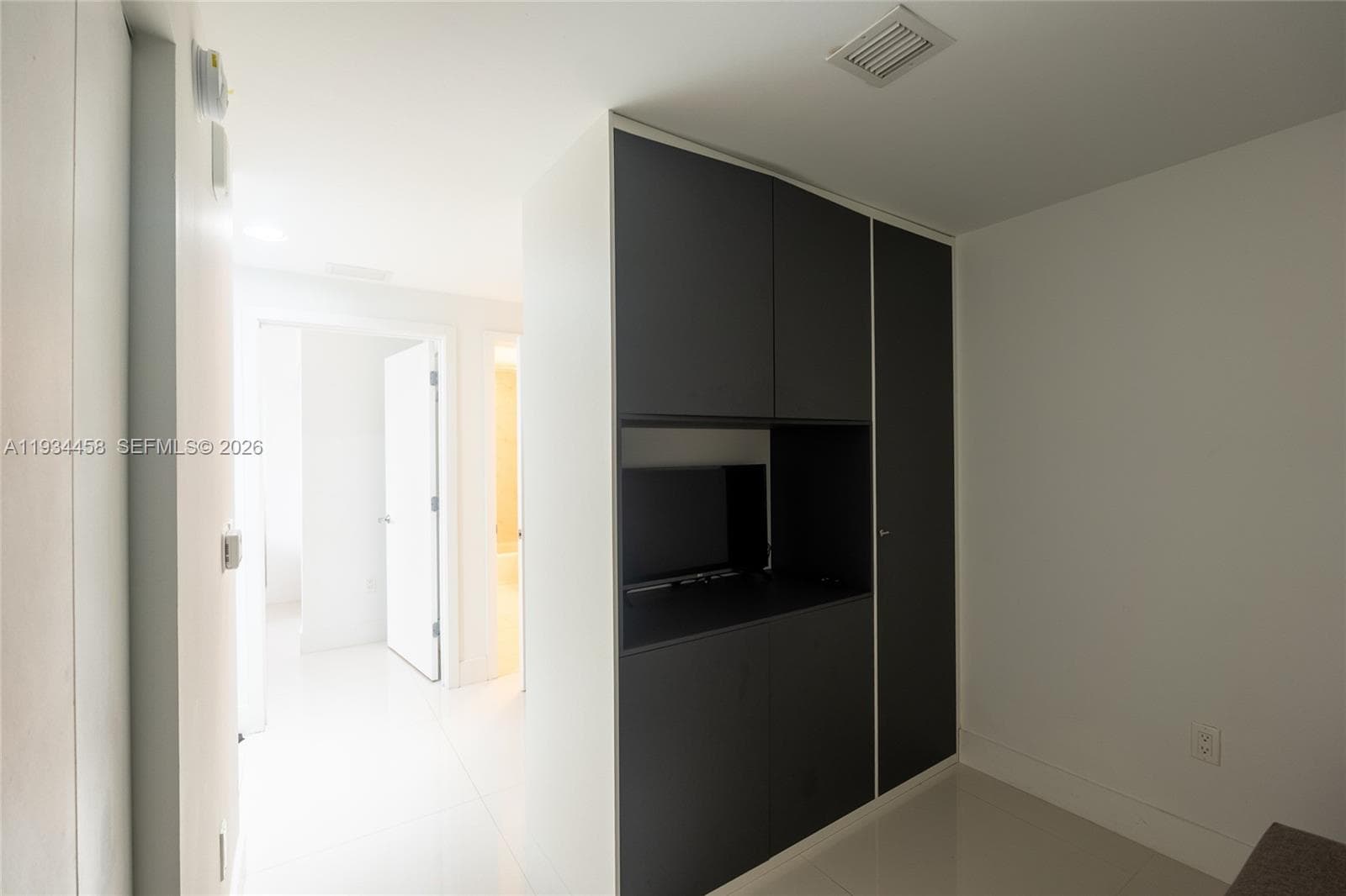 16385 Biscayne Blvd # 3117, North Miami Beach FL 33160 — 23