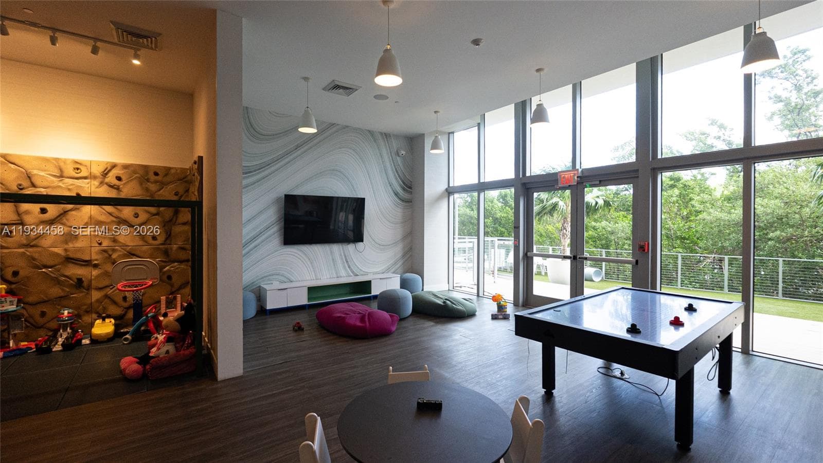 16385 Biscayne Blvd # 3117, North Miami Beach FL 33160 — 27
