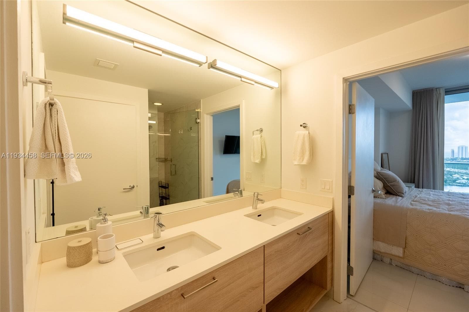 16385 Biscayne Blvd # 3117, North Miami Beach FL 33160 — 13