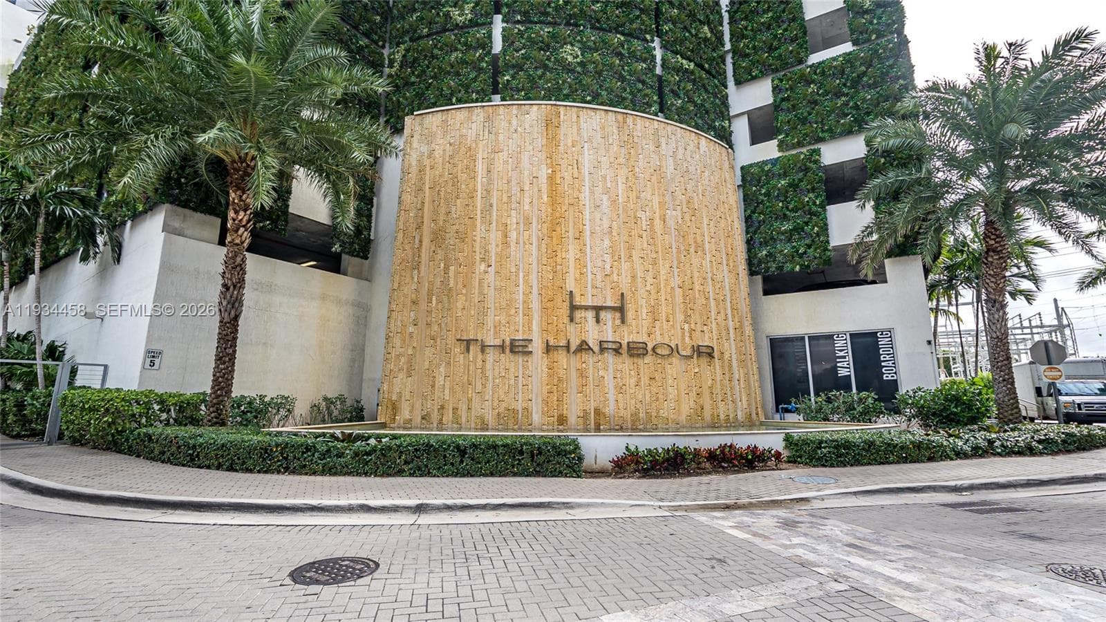 16385 Biscayne Blvd # 3117, North Miami Beach FL 33160 — 47