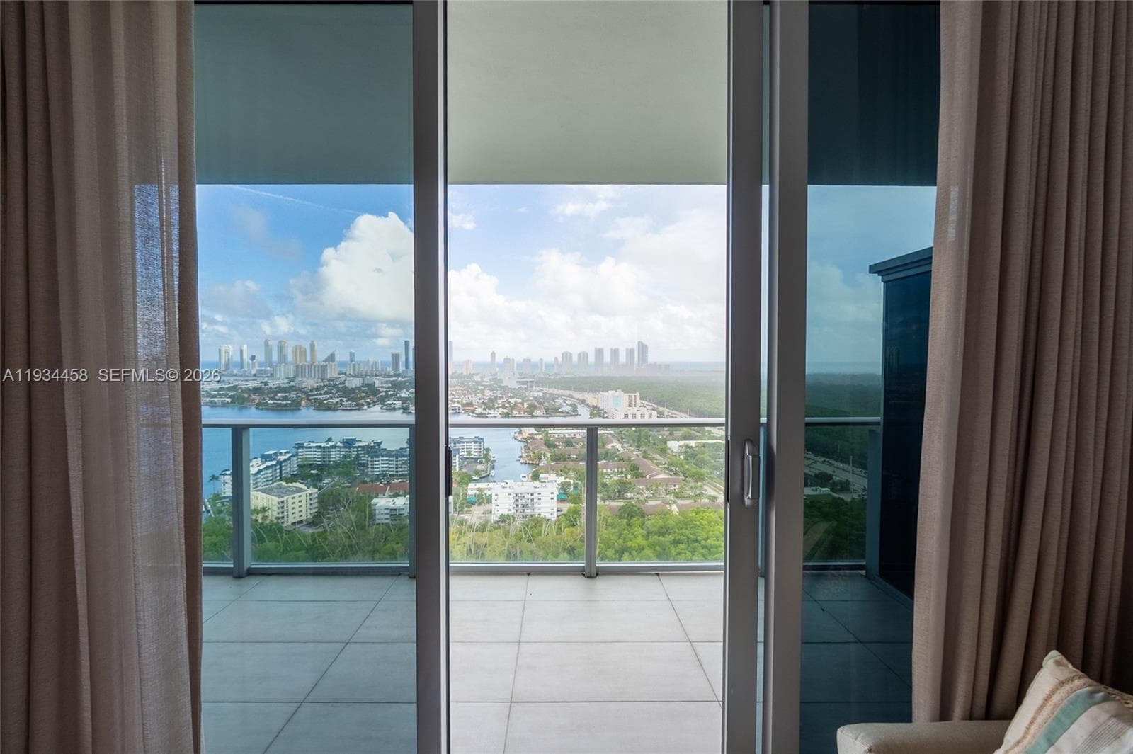 16385 Biscayne Blvd # 3117, North Miami Beach FL 33160 — 22