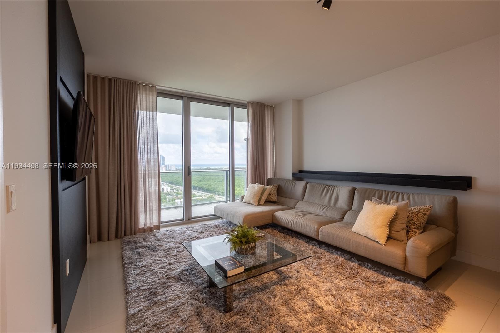 16385 Biscayne Blvd # 3117, North Miami Beach FL 33160 — 1