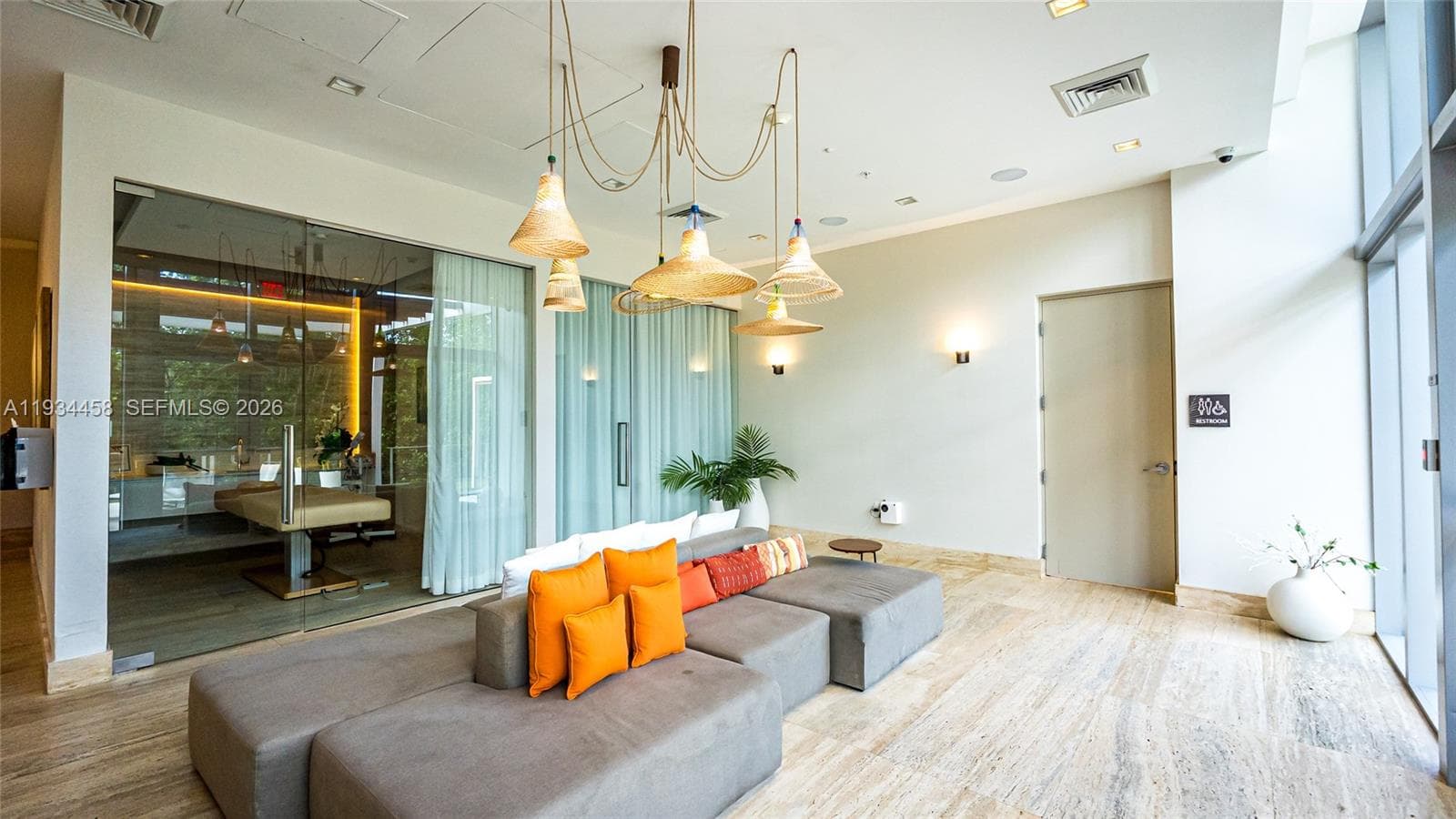 16385 Biscayne Blvd # 3117, North Miami Beach FL 33160 — 33
