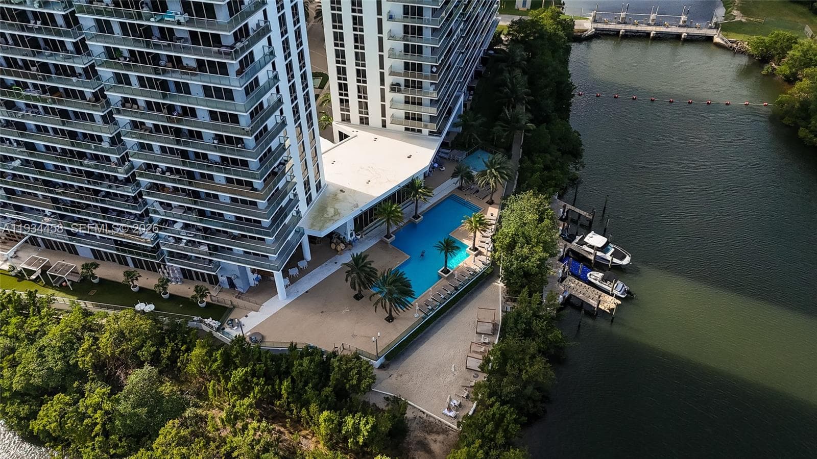 16385 Biscayne Blvd # 3117, North Miami Beach FL 33160 — 54