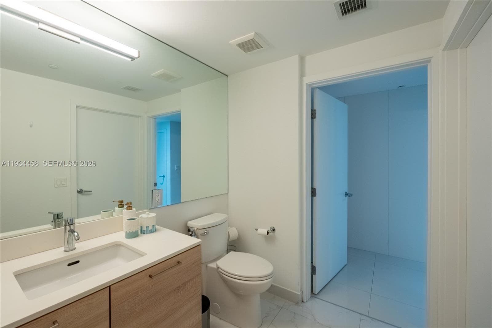 16385 Biscayne Blvd # 3117, North Miami Beach FL 33160 — 19