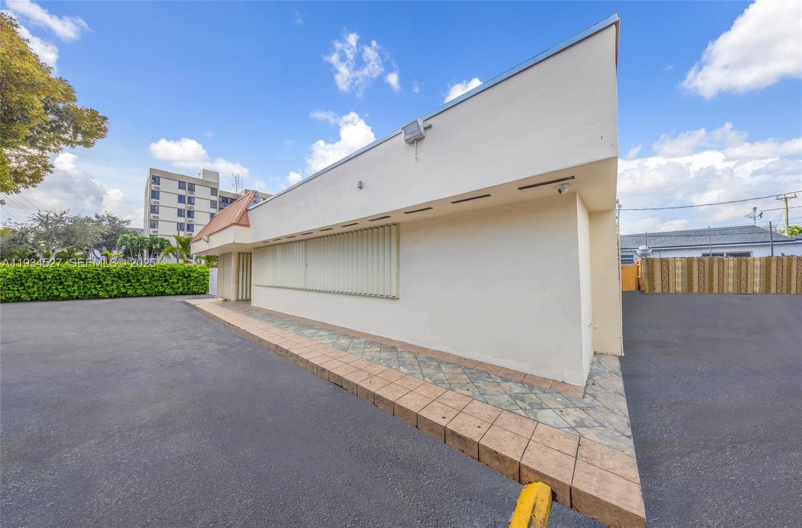 700 E 1st Ave, Hialeah FL 33010 — 26