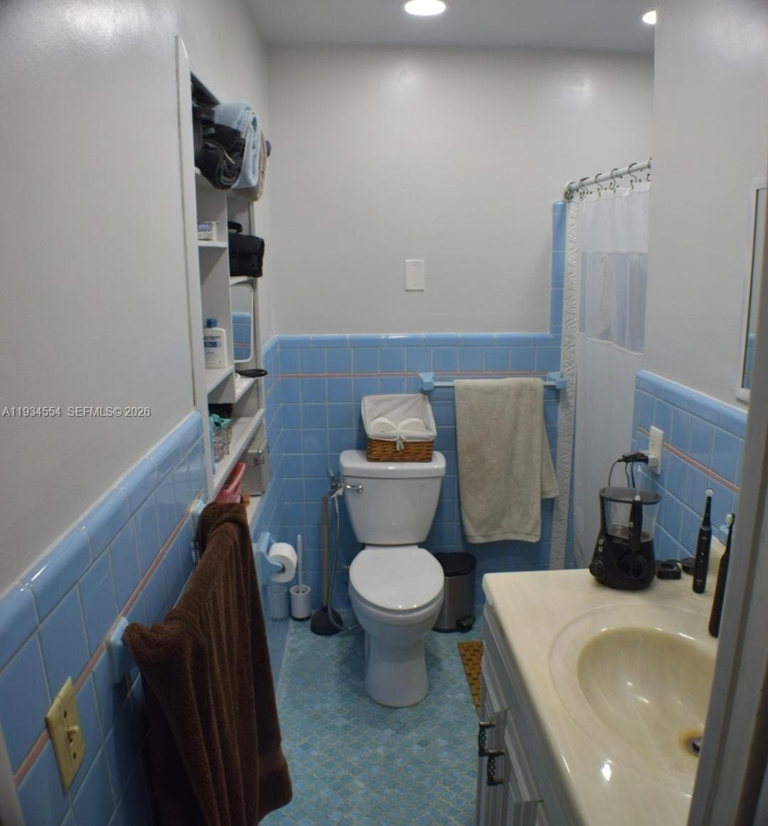 630 NE 165th St, Miami FL 33162 — 27