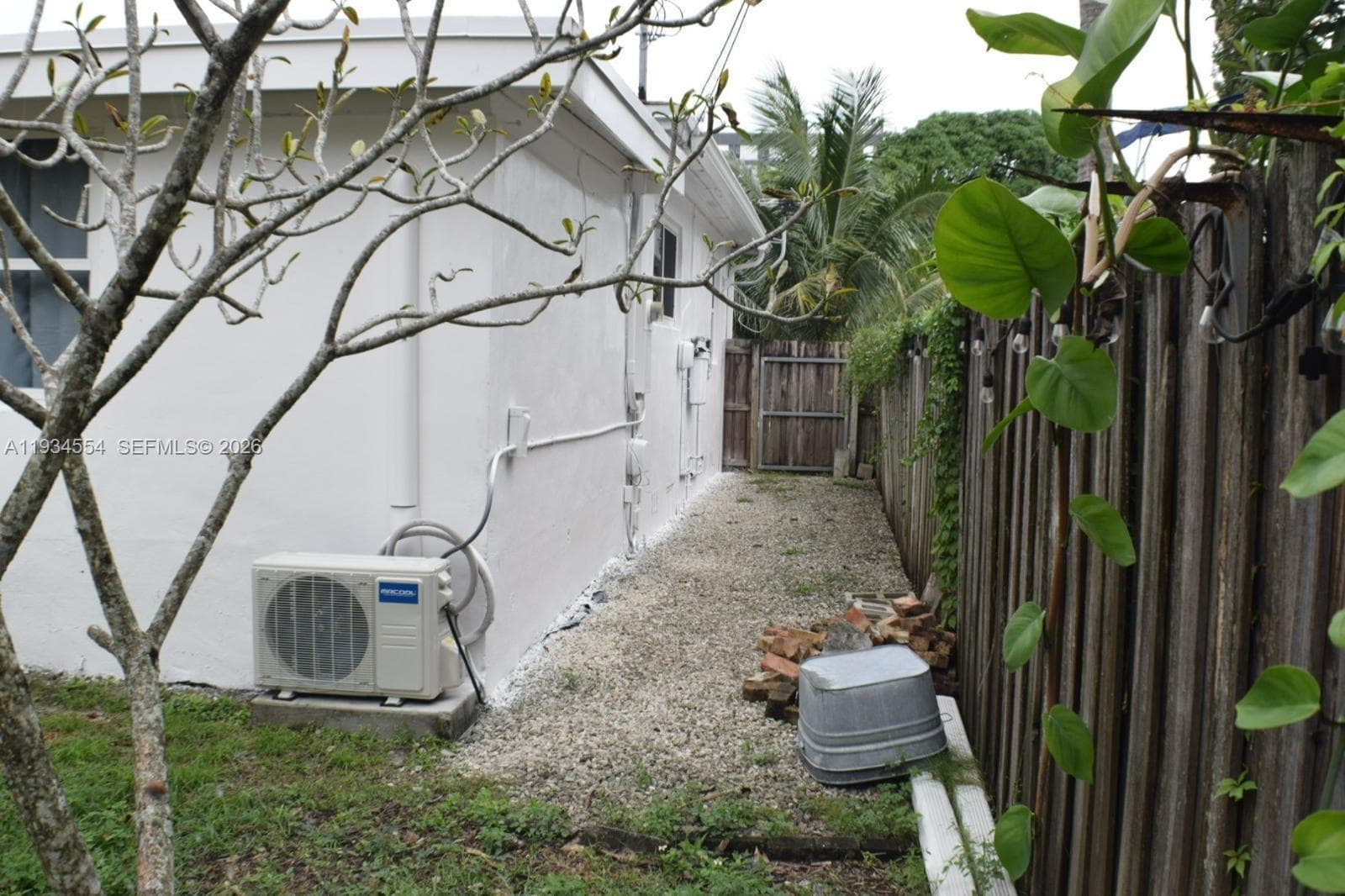 630 NE 165th St, Miami FL 33162 — 7