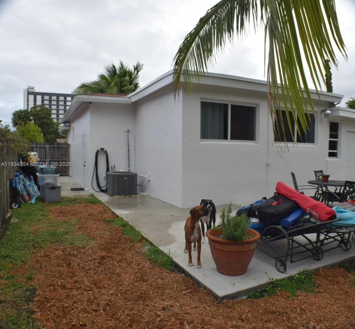630 NE 165th St, Miami FL 33162 — 5