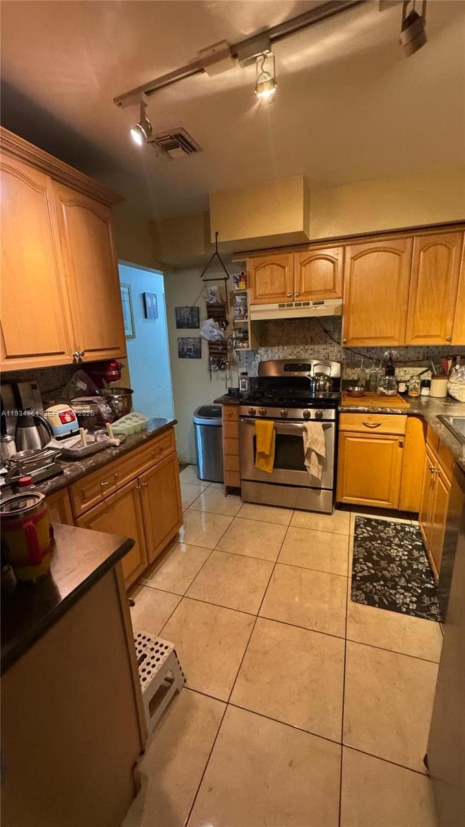 630 NE 165th St, Miami FL 33162 — 15