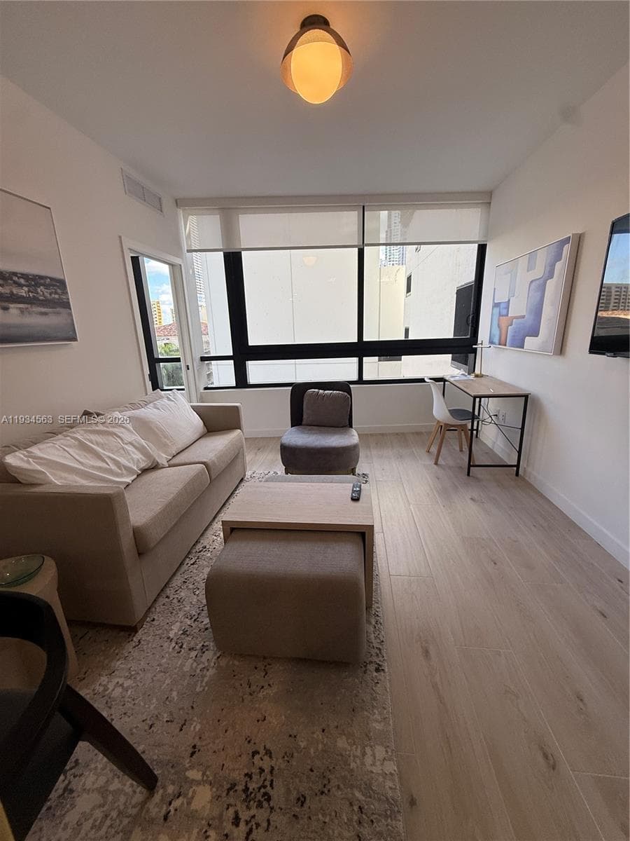 225 N Miami ave # 501, Miami FL 33128 — 6