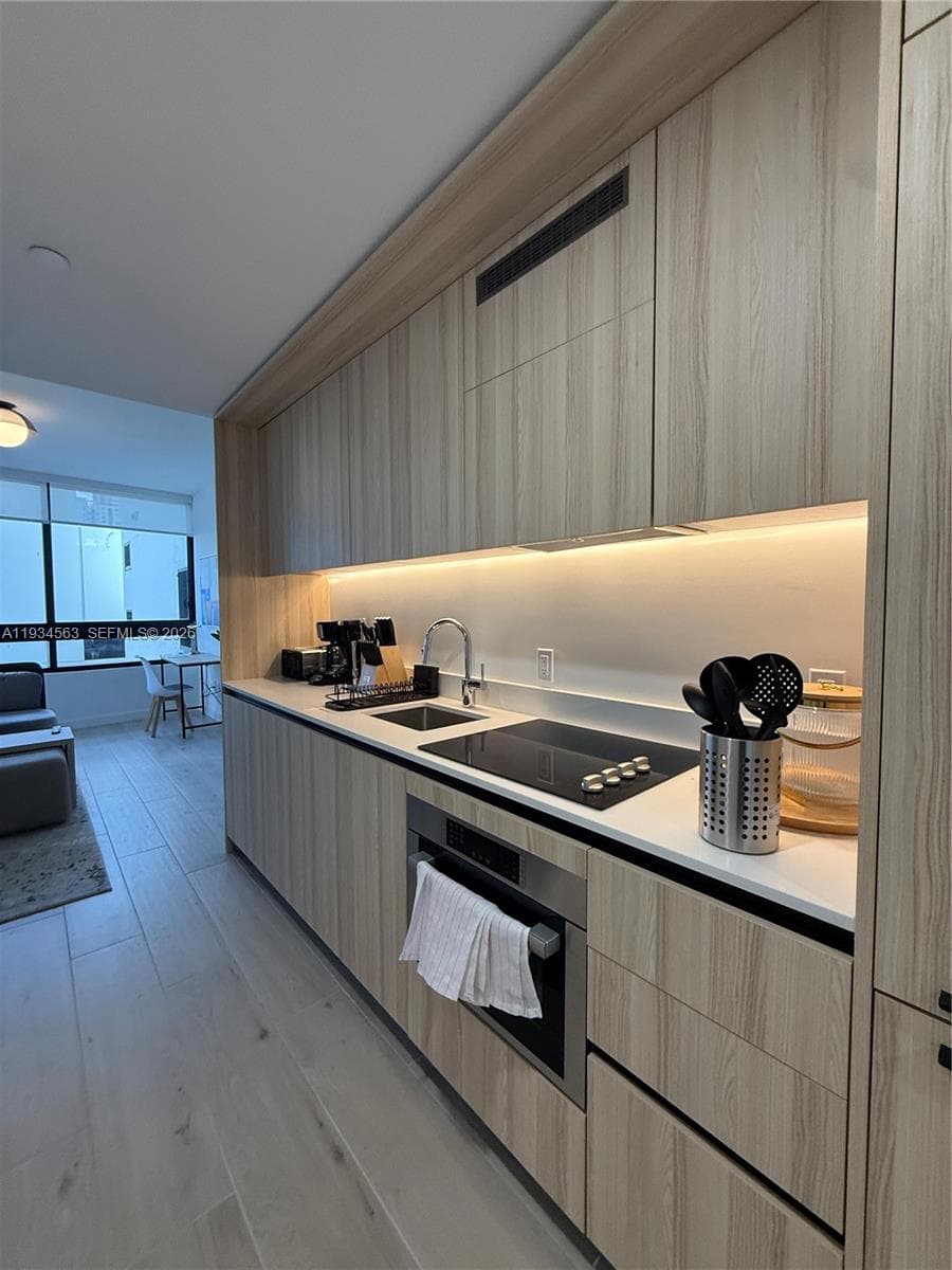 225 N Miami ave # 501, Miami FL 33128 — 3