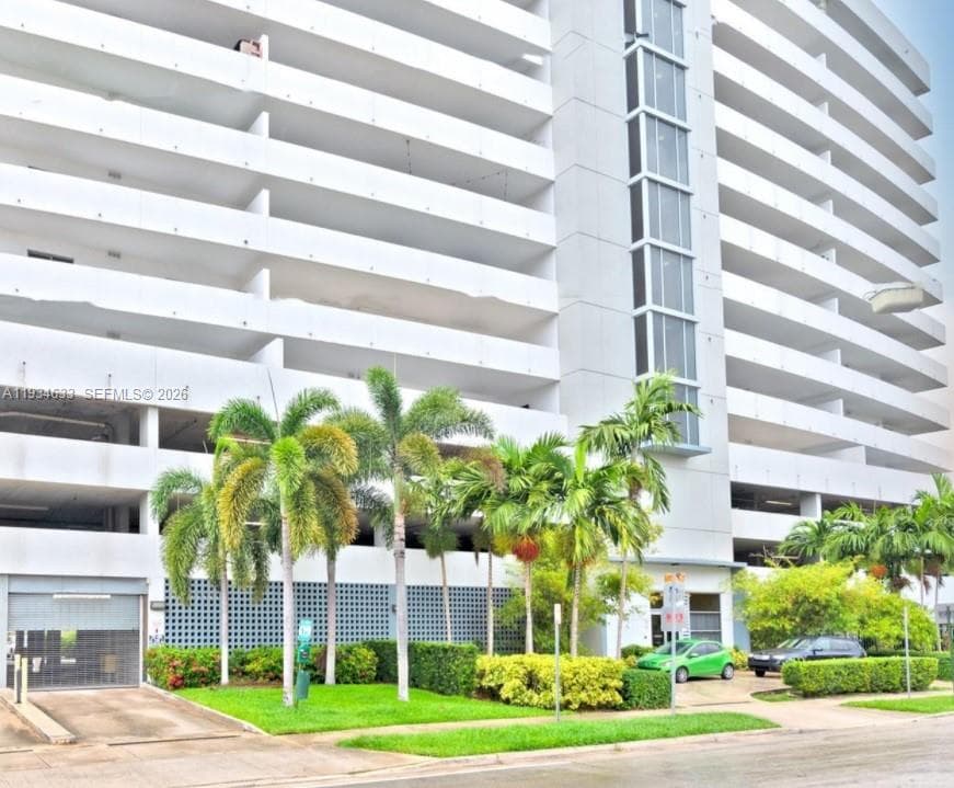 36 NW 6th Ave # 906, Miami FL 33128 — 32