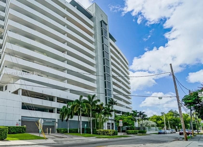 36 NW 6th Ave # 906, Miami FL 33128 — 33
