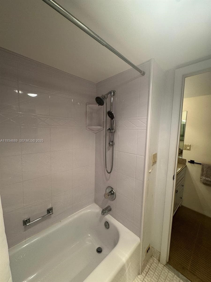 20335 W Country Club Dr # 1105, Aventura FL 33180 — 33