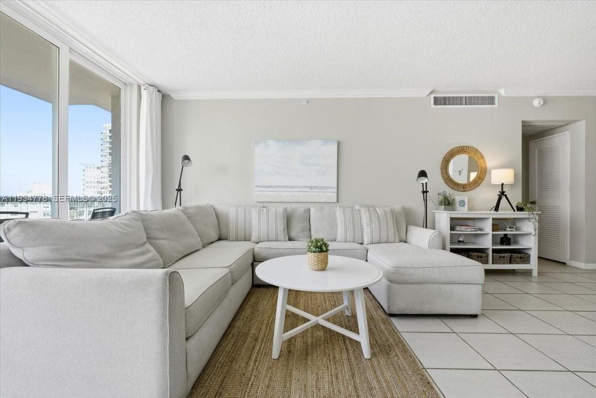 5601 Collins Ave # 915, Miami Beach FL 33140 — 2