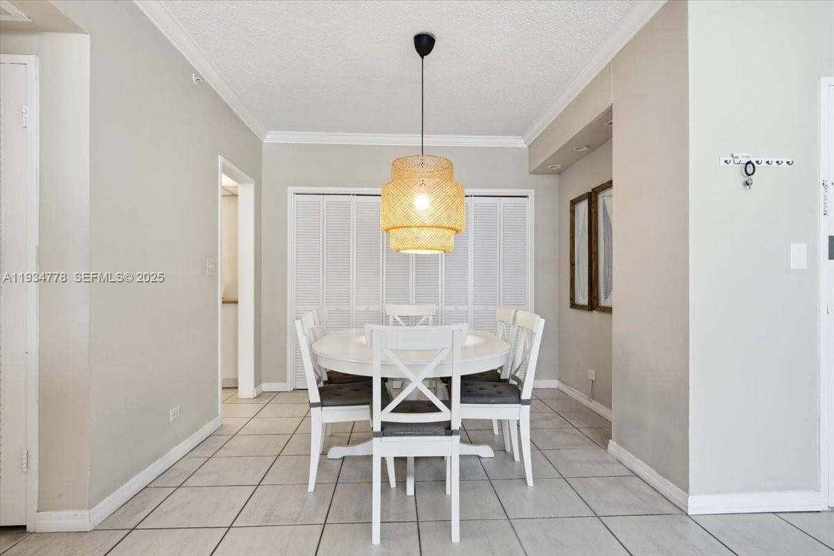 5601 Collins Ave # 915, Miami Beach FL 33140 — 7