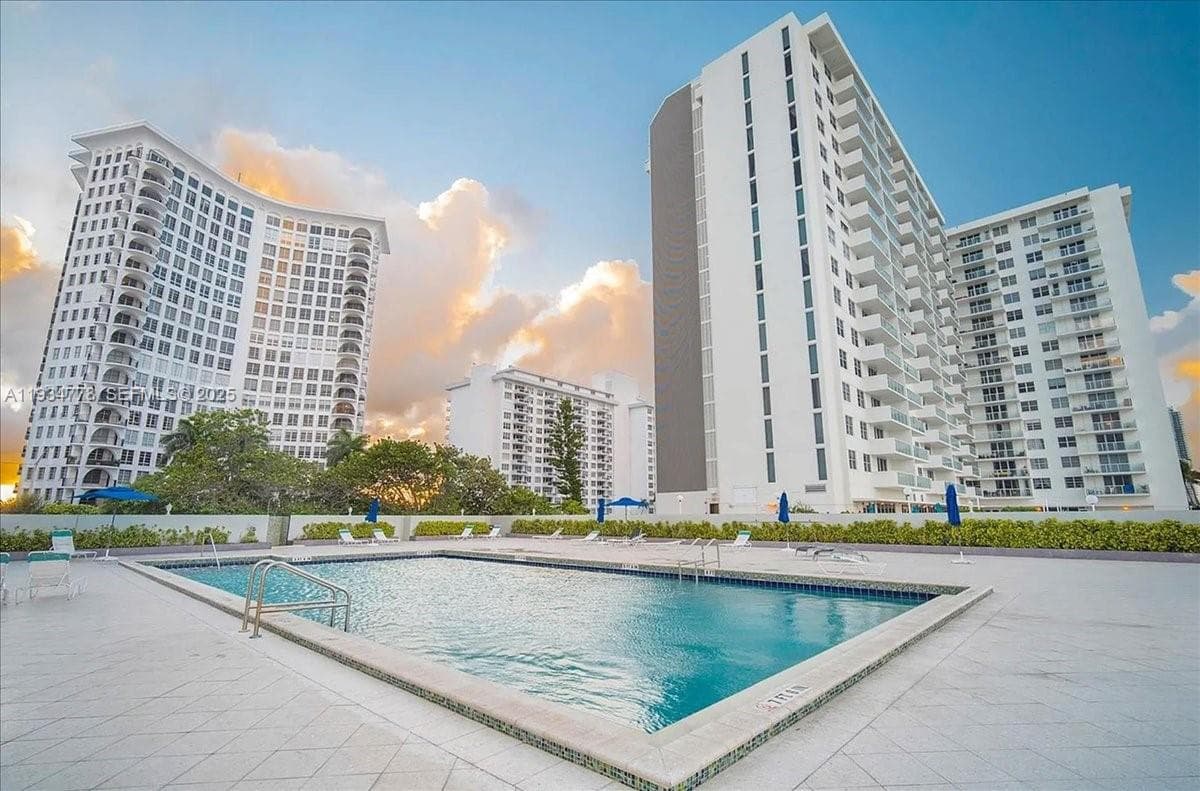 5601 Collins Ave # 915, Miami Beach FL 33140 — 20