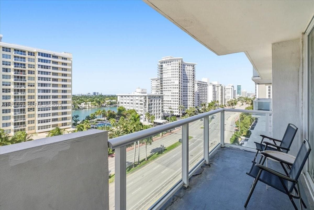 5601 Collins Ave # 915, Miami Beach FL 33140 — 18