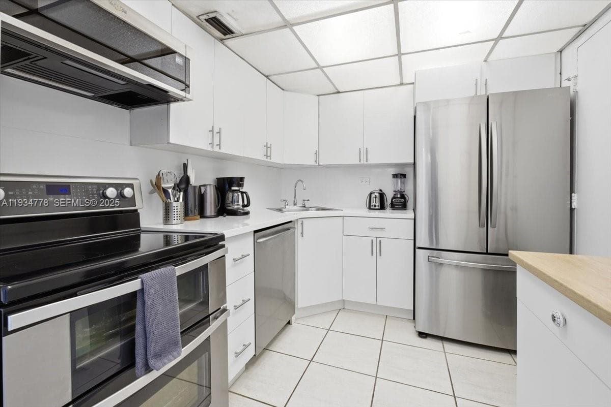 5601 Collins Ave # 915, Miami Beach FL 33140 — 15