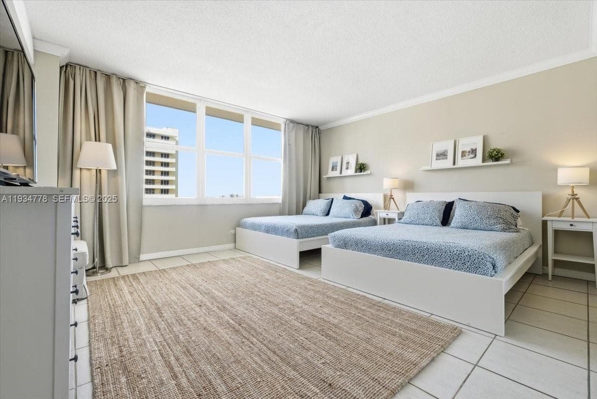 5601 Collins Ave # 915, Miami Beach FL 33140 — 11