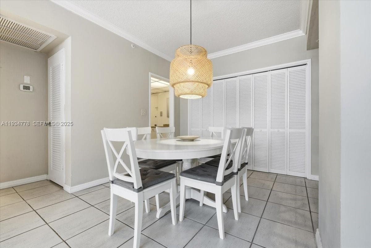 5601 Collins Ave # 915, Miami Beach FL 33140 — 8