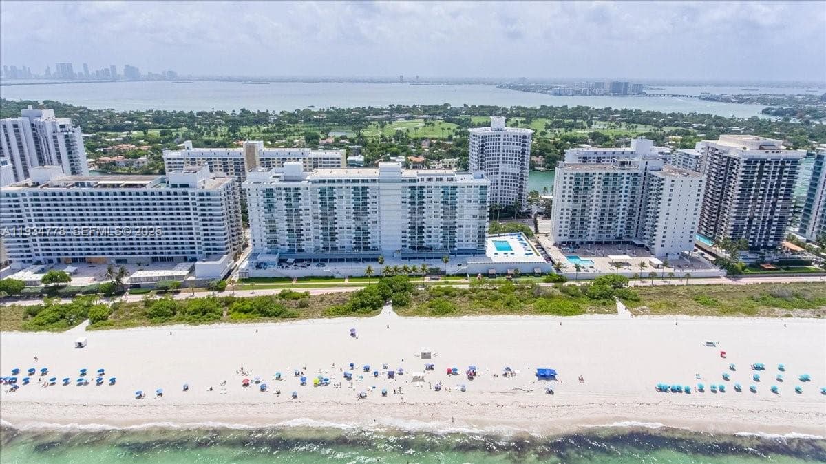 5601 Collins Ave # 915, Miami Beach FL 33140 — 25