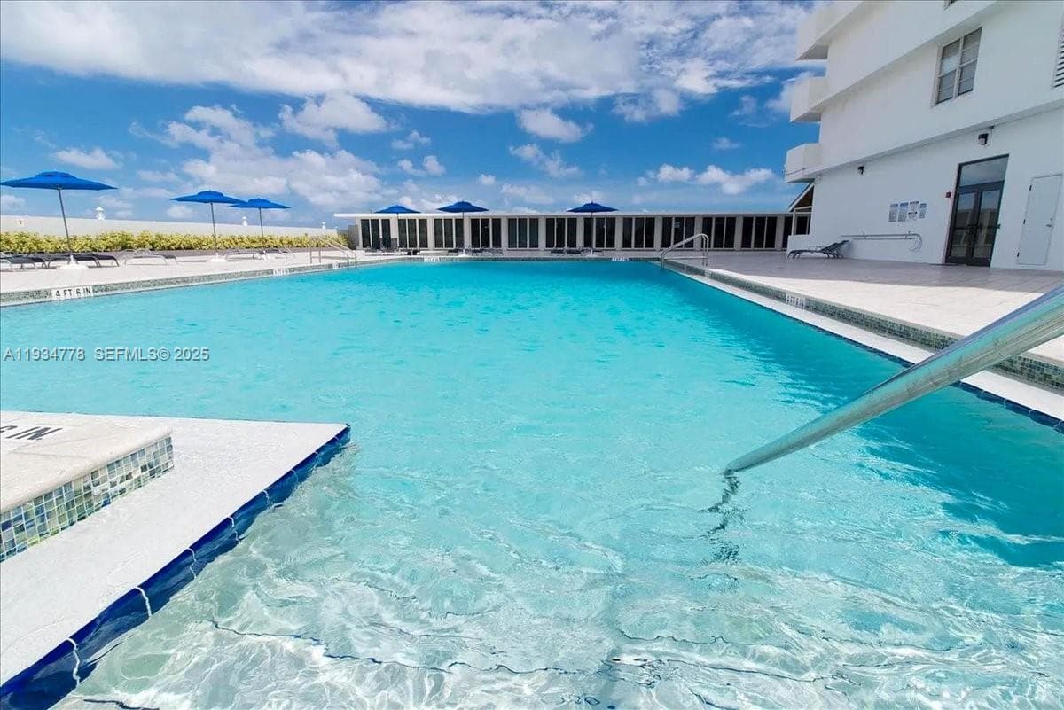 5601 Collins Ave # 915, Miami Beach FL 33140 — 21