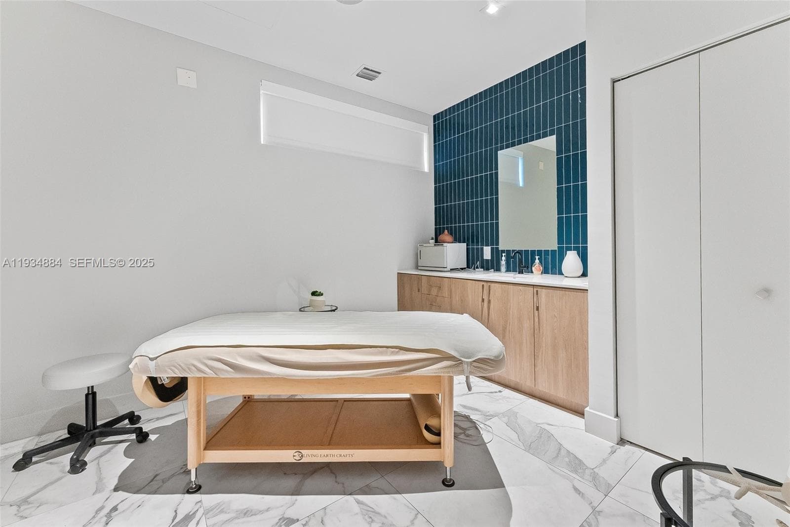 90 SW 3rd St # 1410, Miami FL 33130 — 24