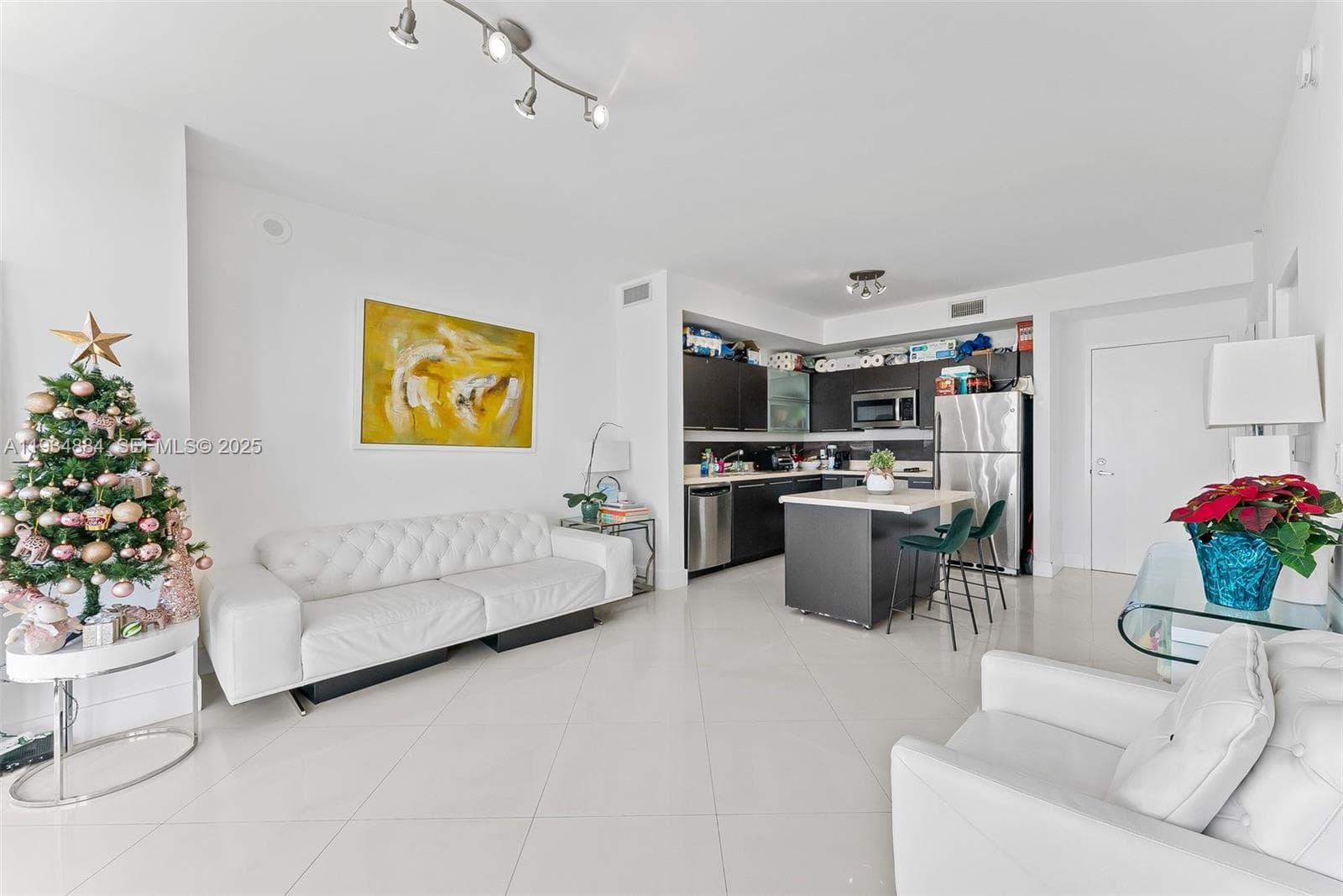 90 SW 3rd St # 1410, Miami FL 33130 — 4