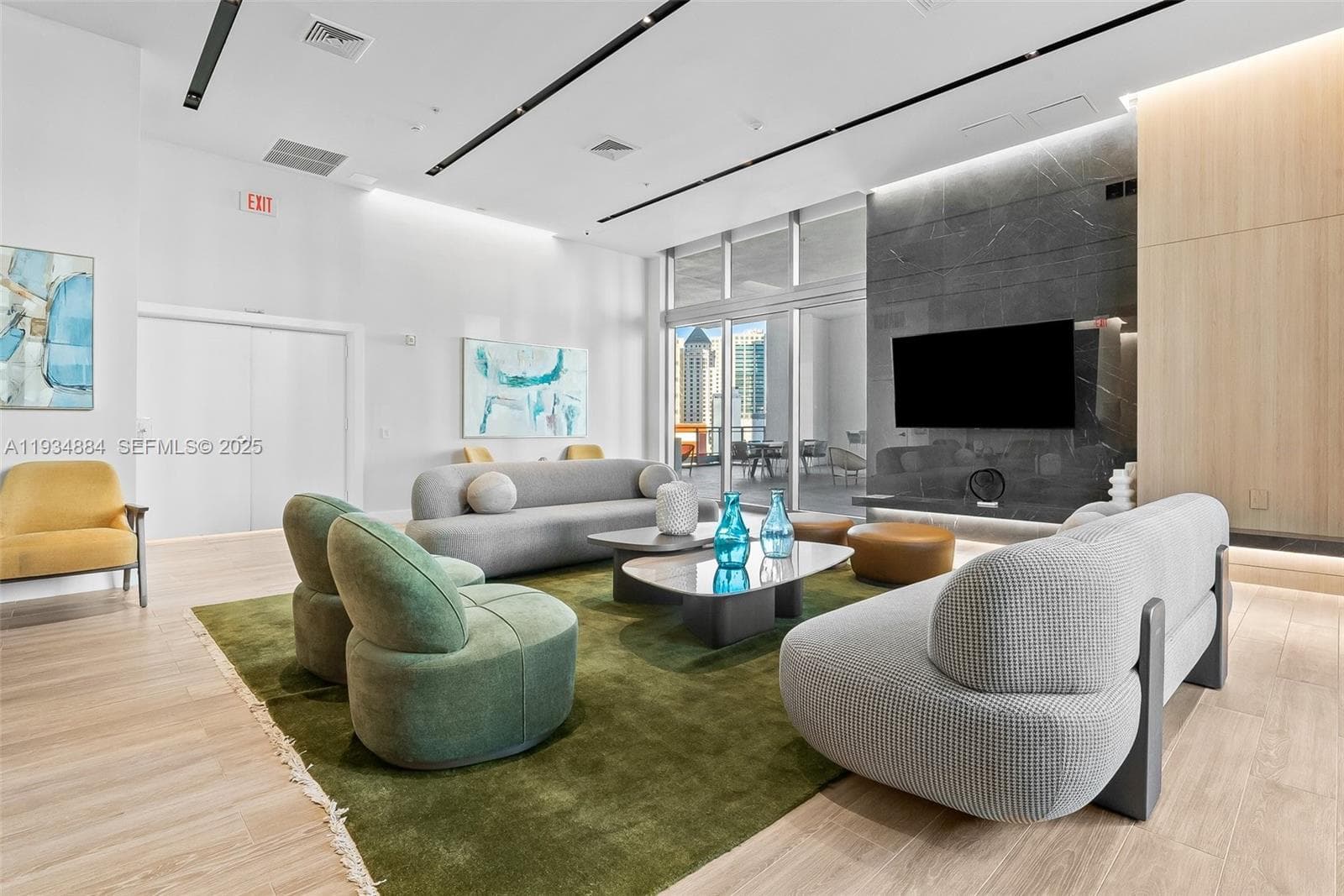 90 SW 3rd St # 1410, Miami FL 33130 — 25