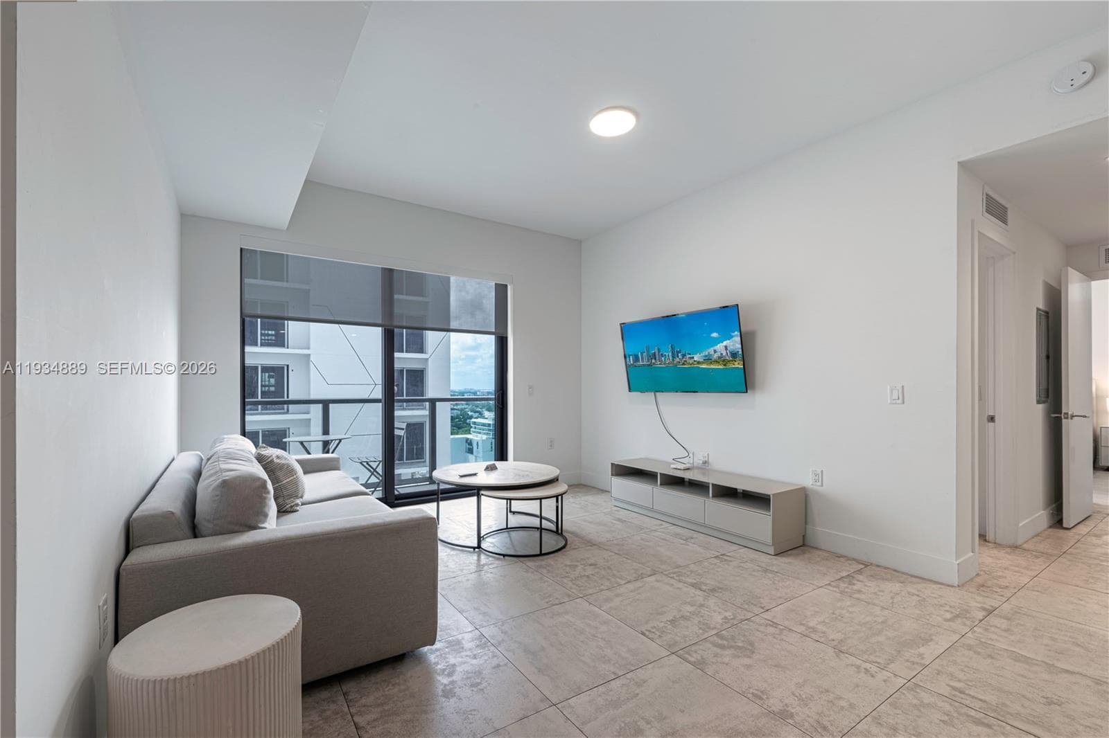 239 SW 9th St # 2103, Miami FL 33130 — 2