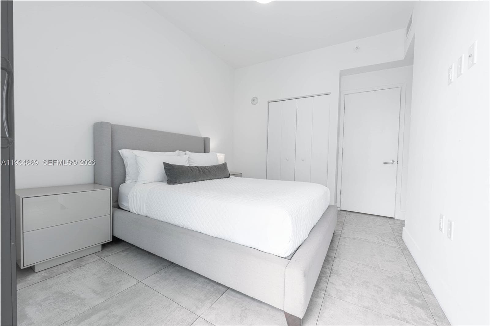239 SW 9th St # 2103, Miami FL 33130 — 26