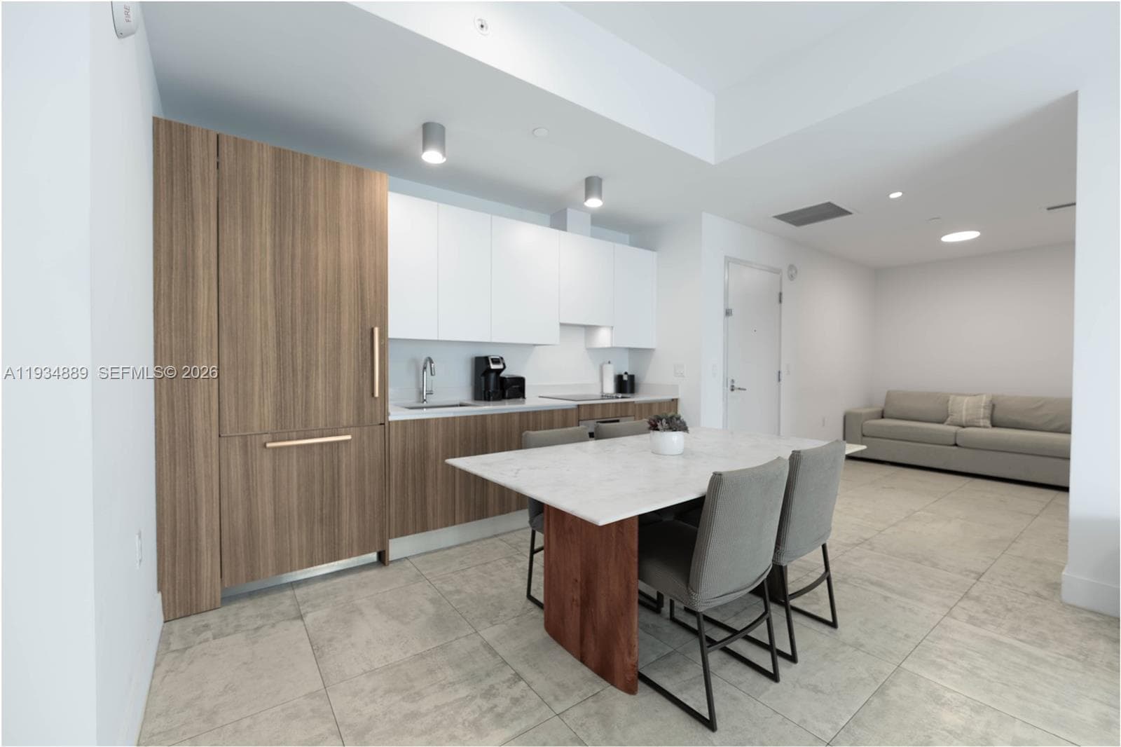 239 SW 9th St # 2103, Miami FL 33130 — 1