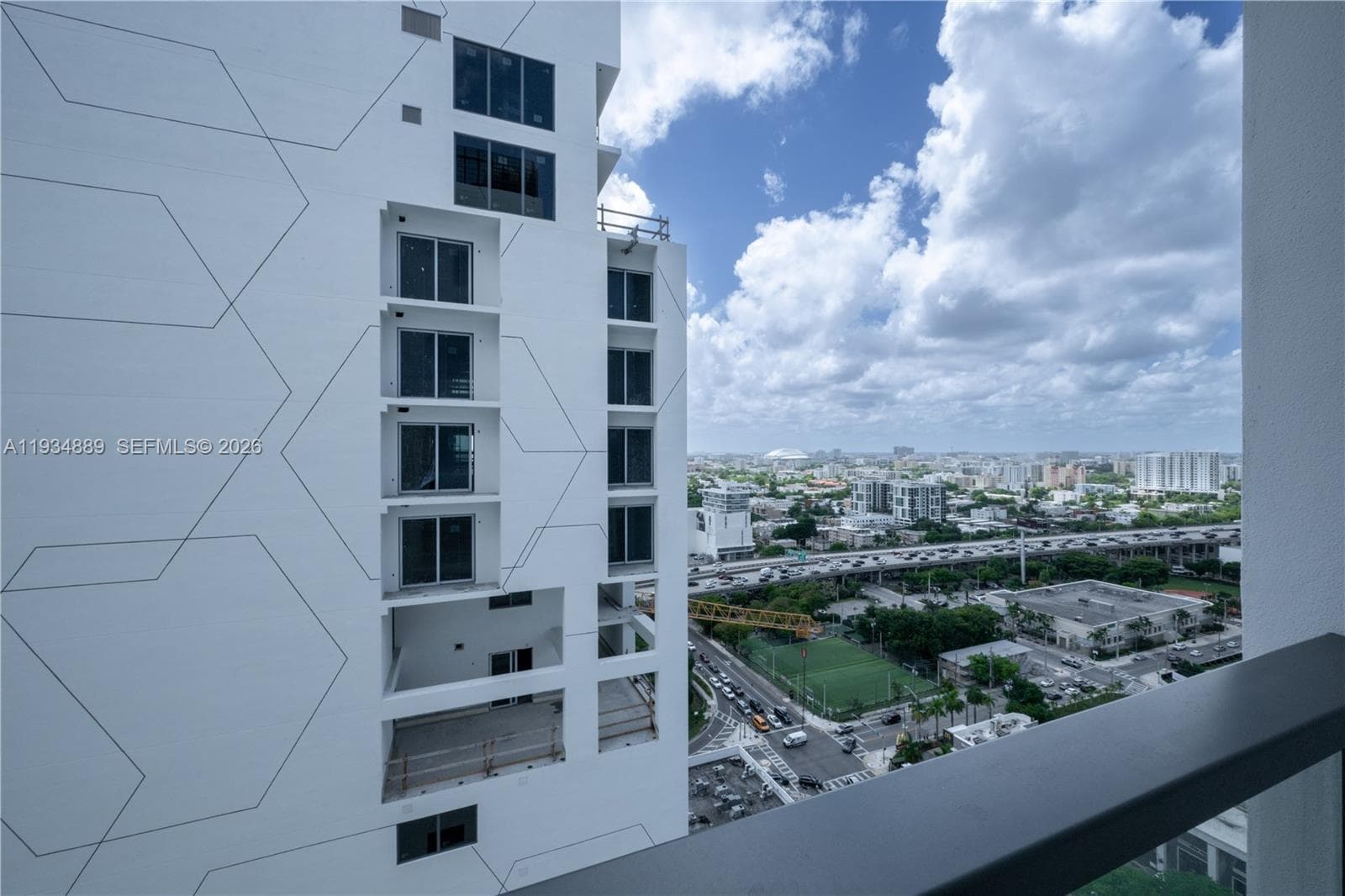 239 SW 9th St # 2103, Miami FL 33130 — 33