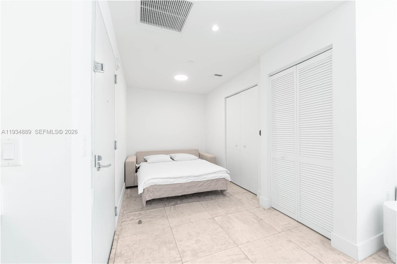 239 SW 9th St # 2103, Miami FL 33130 — 21