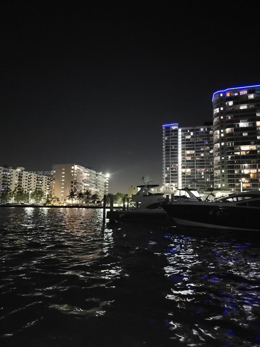 7601 E TREASURE DR / DOCK D5 (FOR RENT), North Bay Village FL 33141 — 12