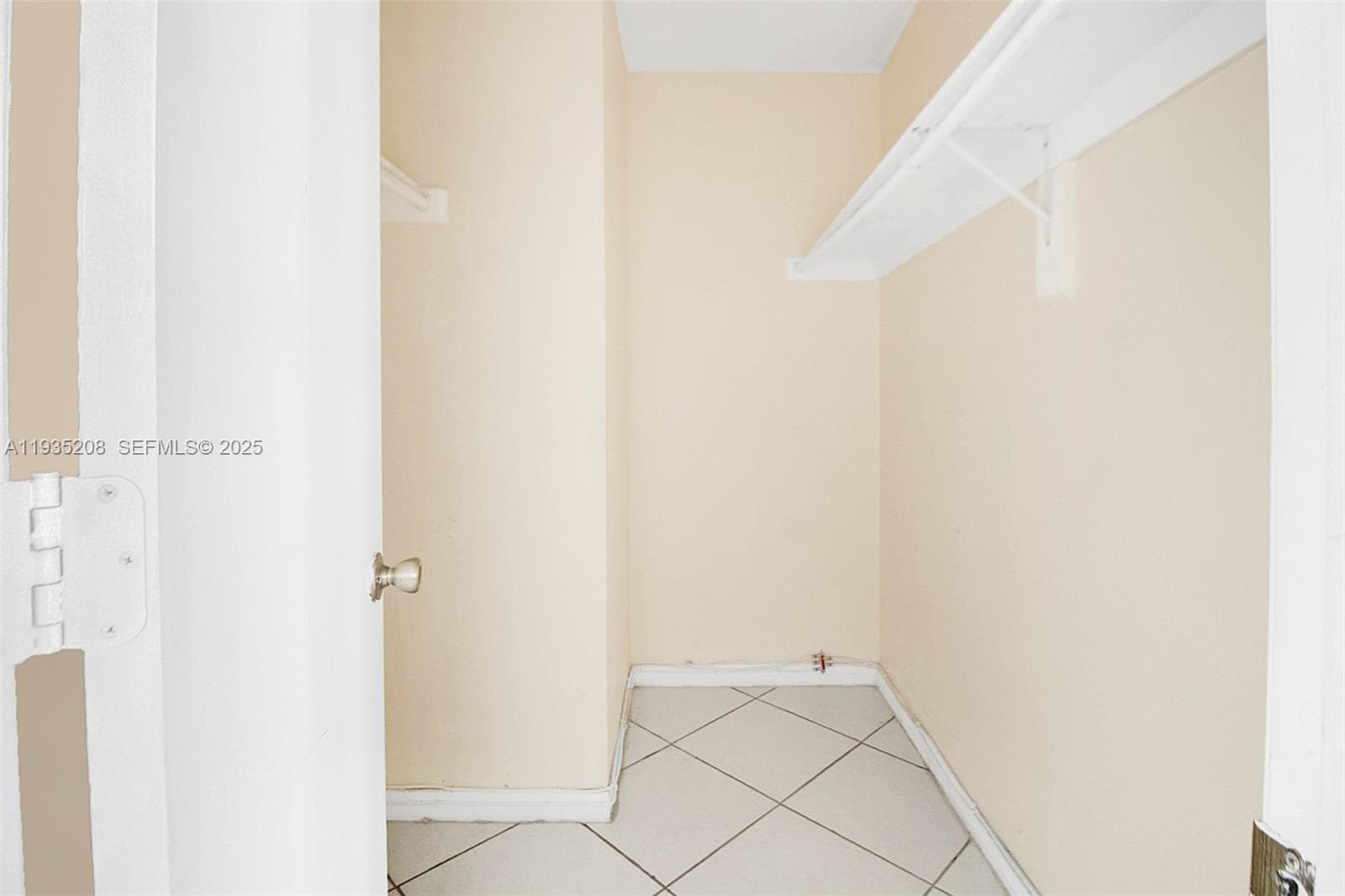 9360 Fontainebleau Blvd # 101, Miami FL 33172 — 9
