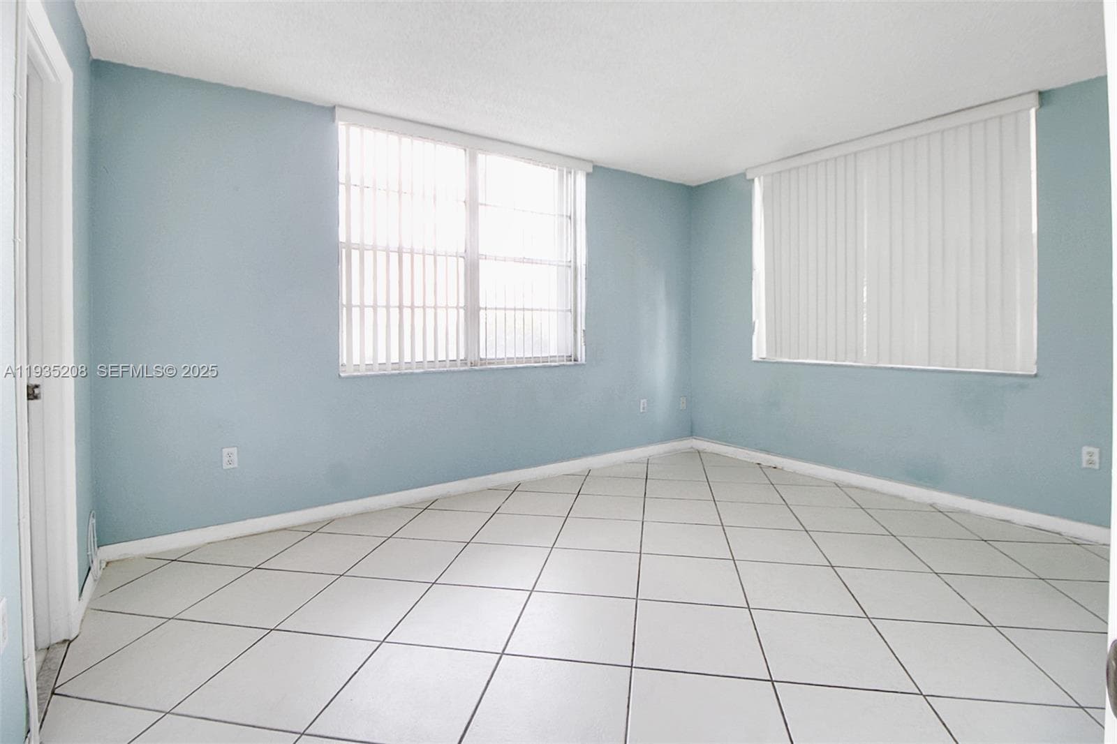 9360 Fontainebleau Blvd # 101, Miami FL 33172 — 8