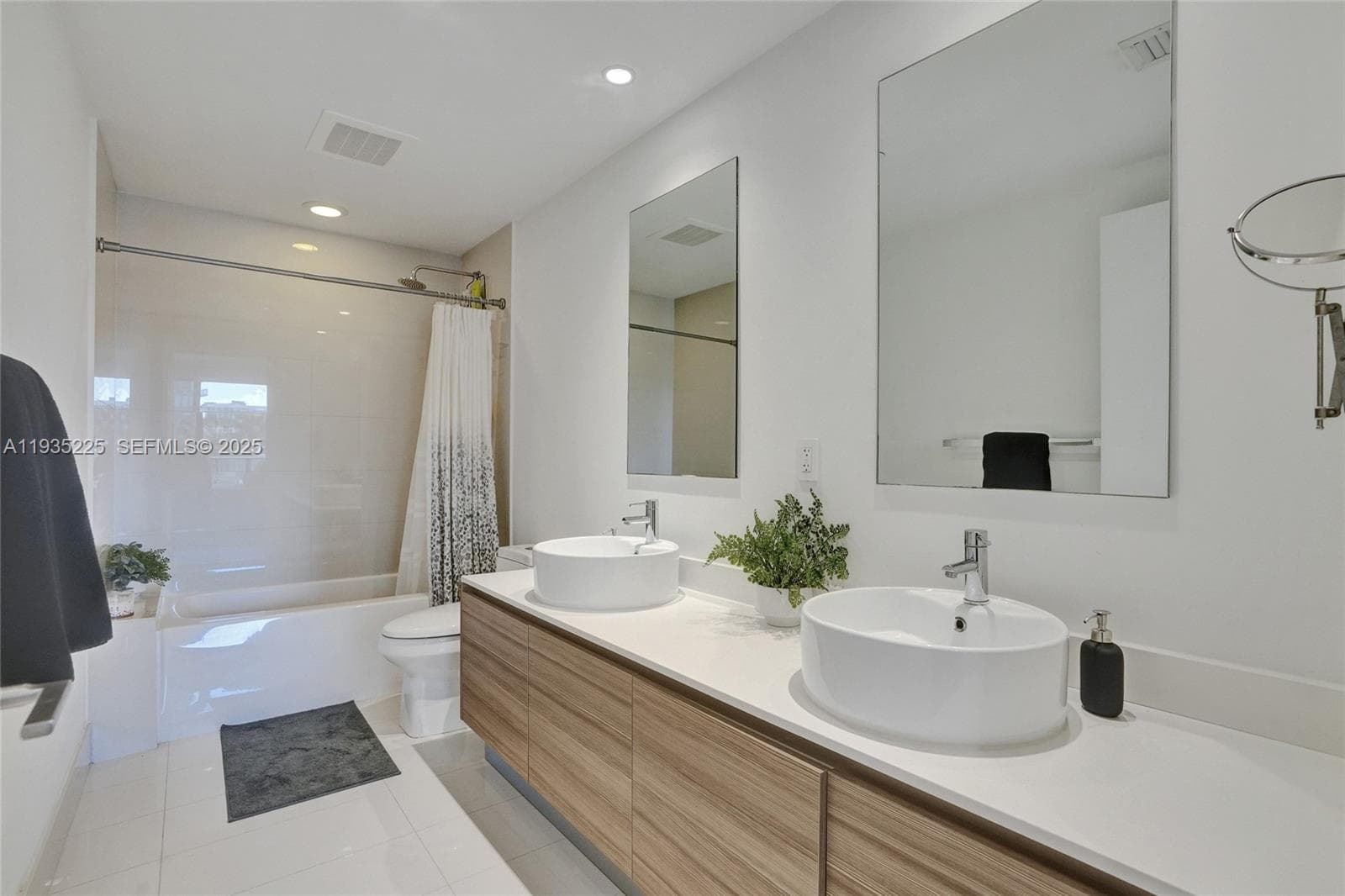 121 NE 34th St # 902, Miami FL 33137 — 23