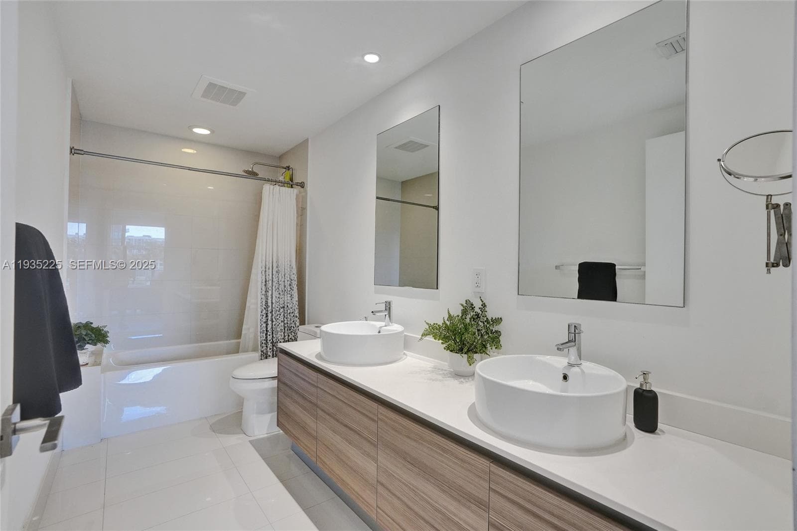 121 NE 34th St # 902, Miami FL 33137 — 7