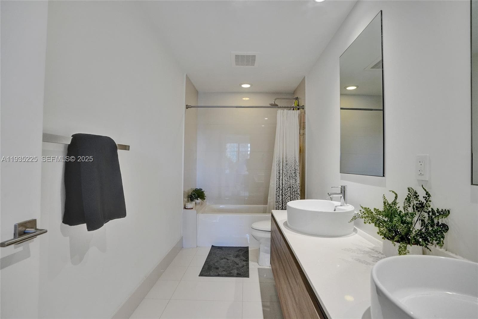 121 NE 34th St # 902, Miami FL 33137 — 3