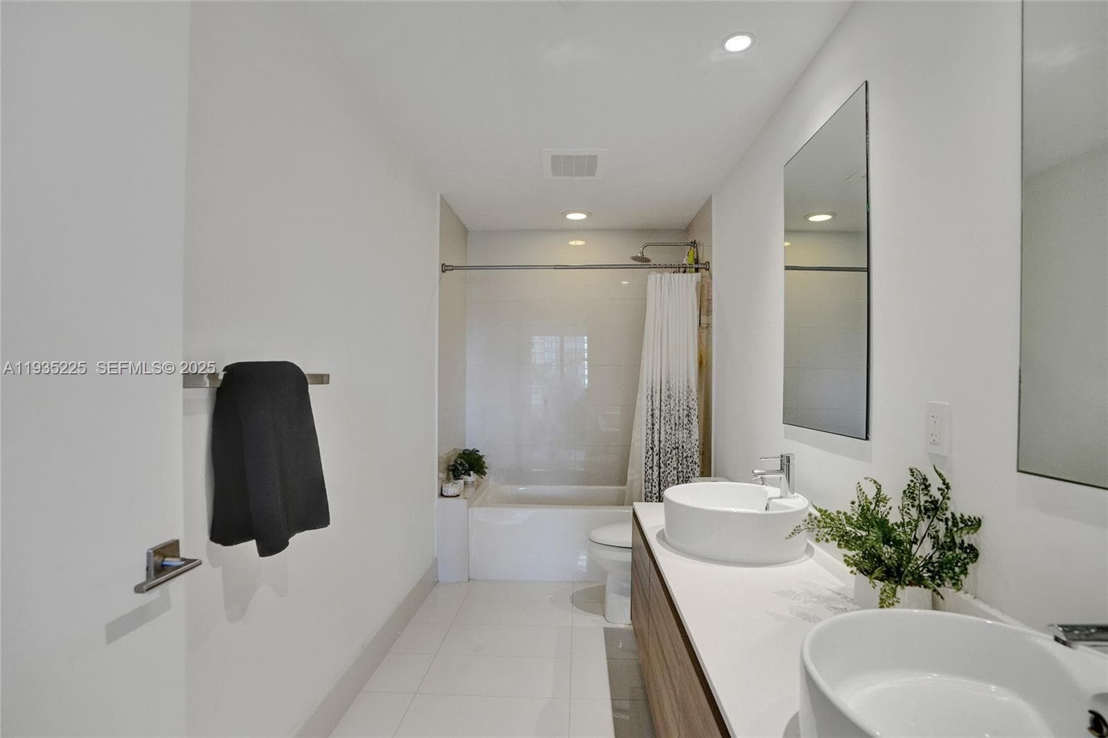 121 NE 34th St # 902, Miami FL 33137 — 9