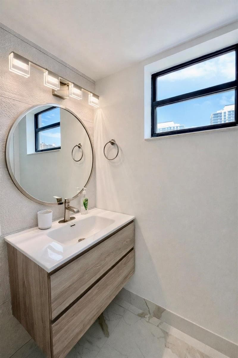 16919 N Bay Road # 911, Sunny Isles Beach FL 33160 — 24