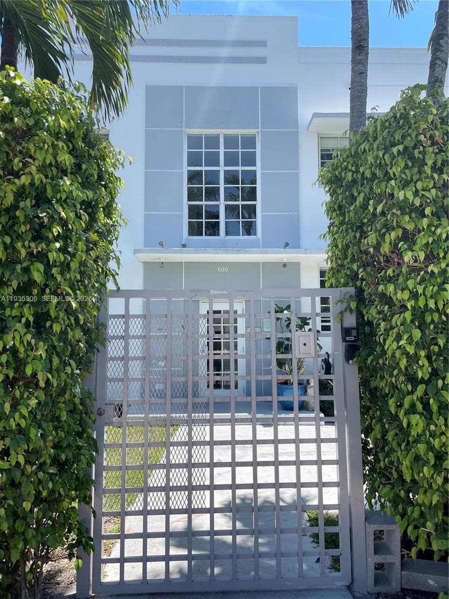 600 15th St # 10, Miami Beach FL 33139 — 1