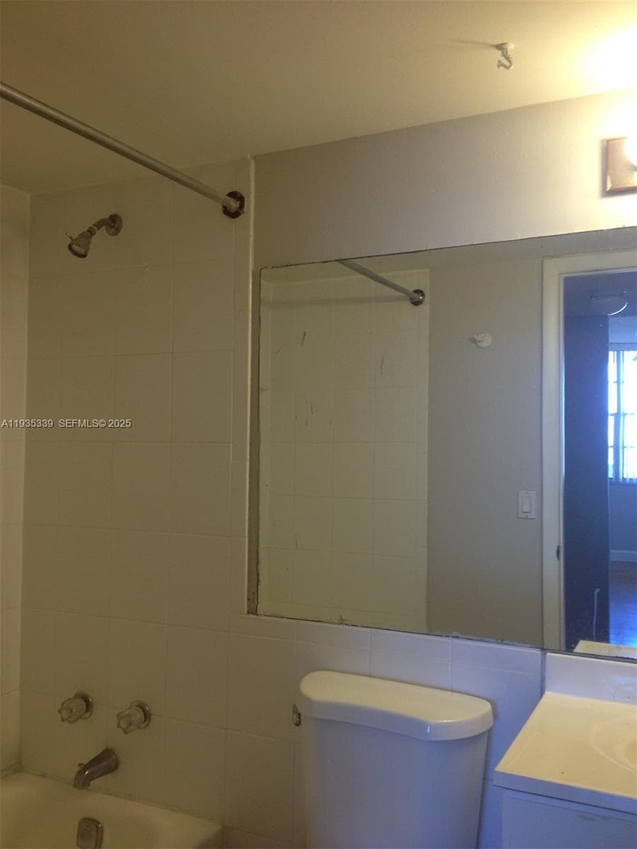 2025 NE 164th St # 1006, North Miami Beach FL 33162 — 12