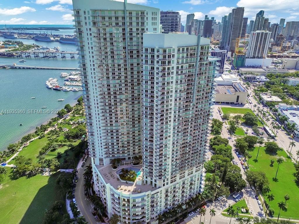 1900 N Bayshore Dr # 5103, Miami FL 33132 — 52