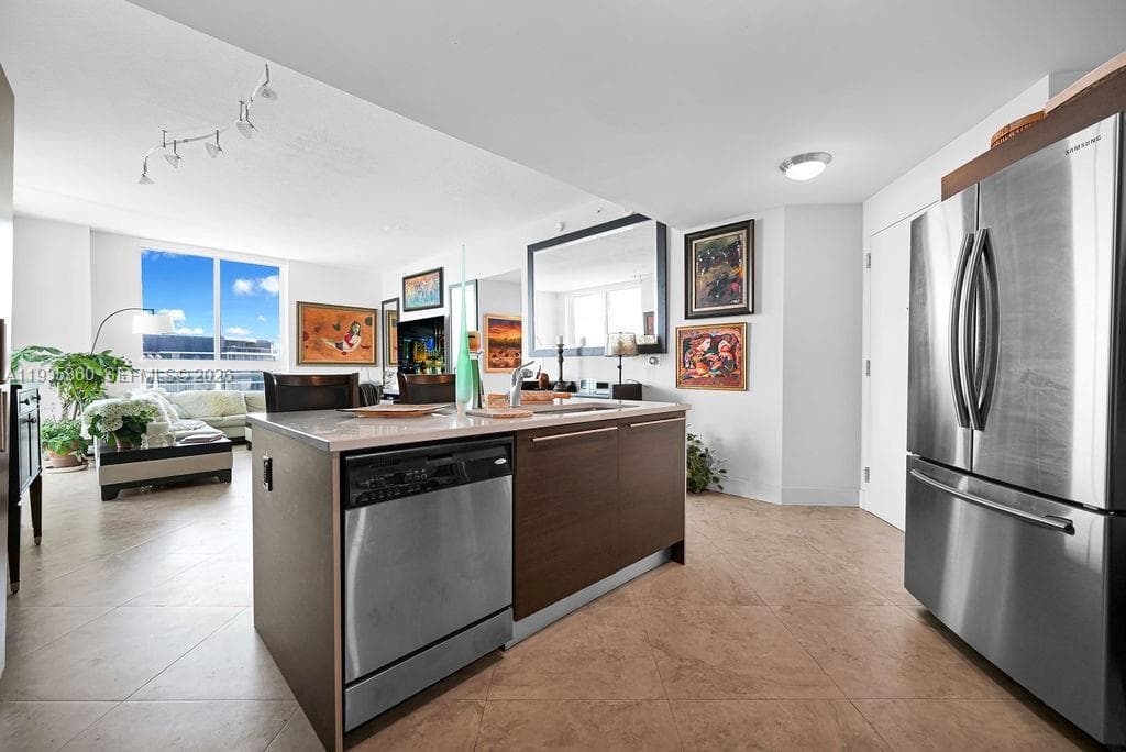 1900 N Bayshore Dr # 5103, Miami FL 33132 — 16