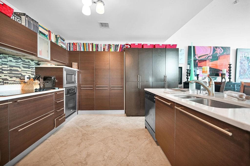 1900 N Bayshore Dr # 5103, Miami FL 33132 — 12