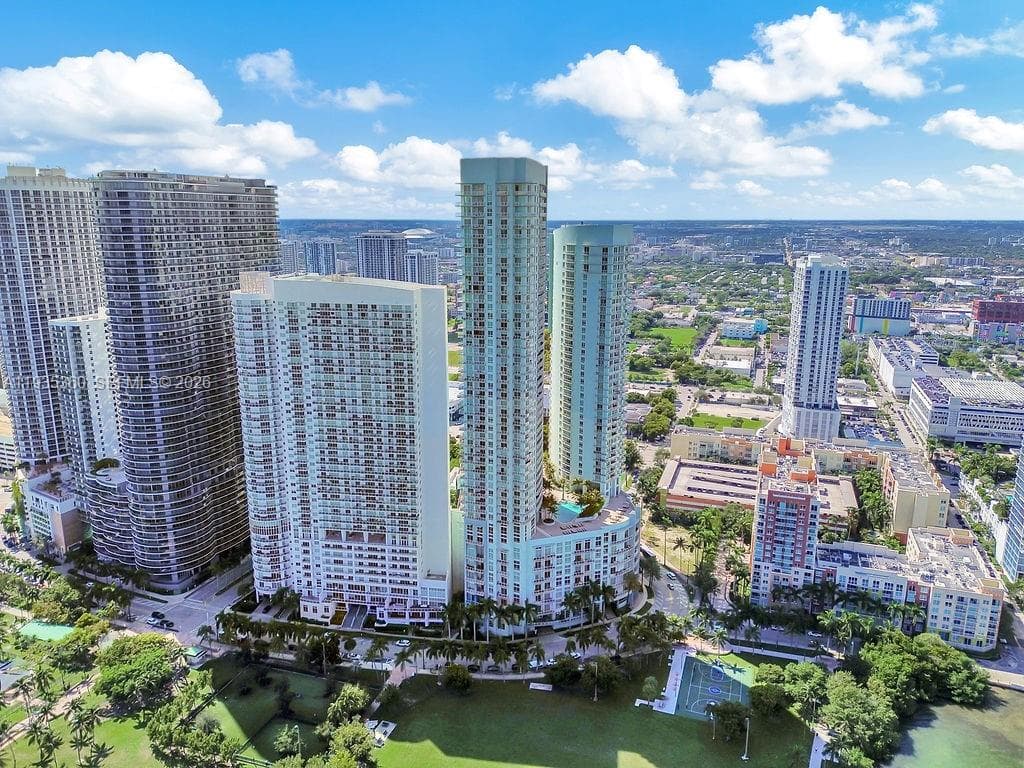1900 N Bayshore Dr # 5103, Miami FL 33132 — 57